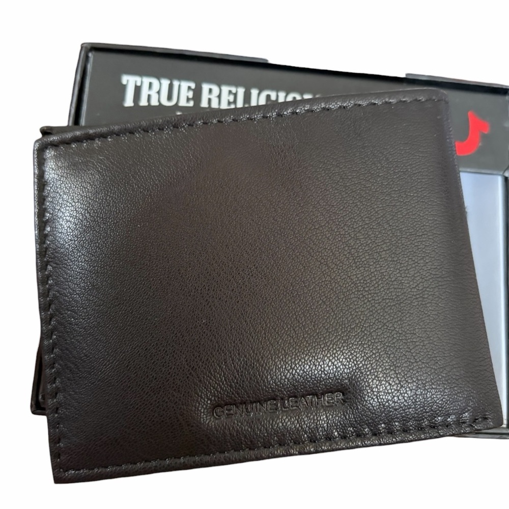 True Religion wallet New with tags in
Box gift - Picture 6 of 6